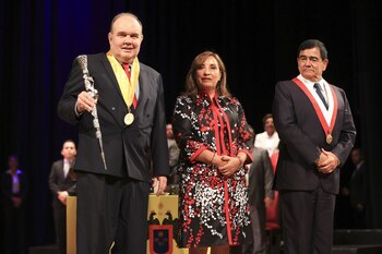 Rafael López Aliaga juramentó como