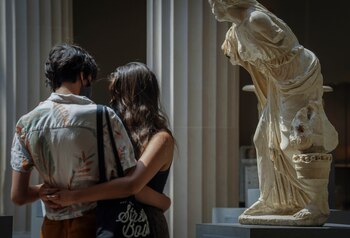 Maya y Anna, omitiendo sus