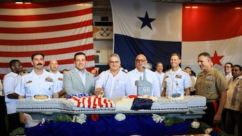 El gobierno panameño resalta el simbolismo de la llegada del USS Nimitz en la relación bilateral