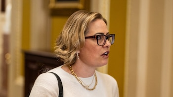 Una exsenadora es demandada por