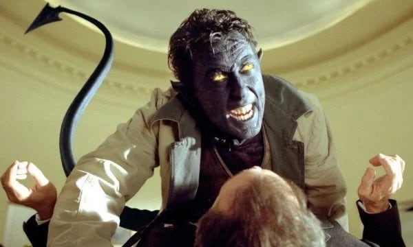 El proceso de caracterización de Nightcrawler supuso largas horas de maquillaje y gran desgaste físico y emocional para Alan Cumming durante la filmación de X-Men 2 (Escena de