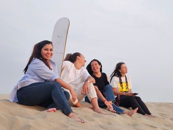 También se puede practicar sandboarding