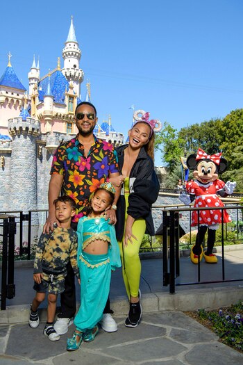 Festejo en familia. Chrissy Teigen