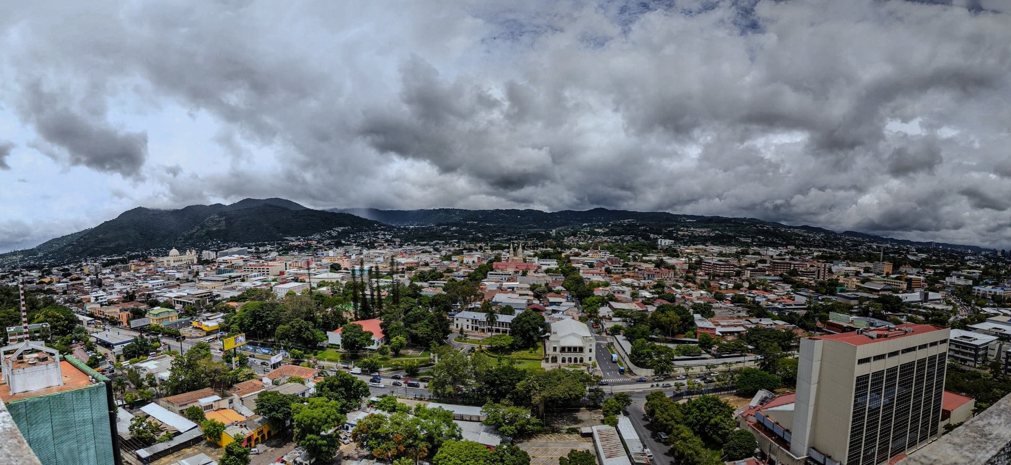 Polvo del Sahara dispara la contaminación y baja la calidad del aire en San Salvador