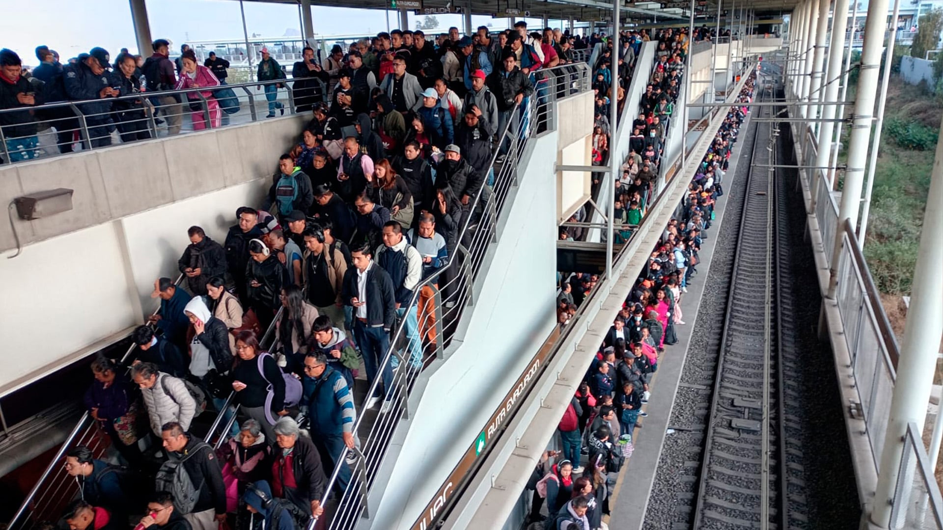 Retrasos y contingencias en Metro y Metrobús sacuden la movilidad en CDMX este 16 de junio