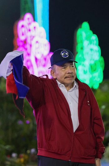 Daniel Ortega y Rosario Murillo, mandatarios de Nicaragua, en conmemoración de revolución sandinista