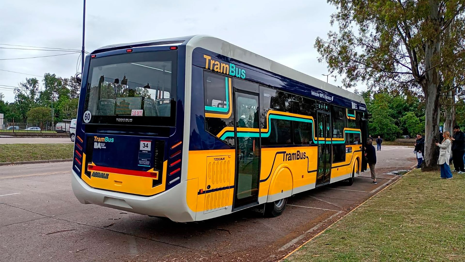 El Trambus, visto desde atrás (Foto: Ciudad de Bondis)