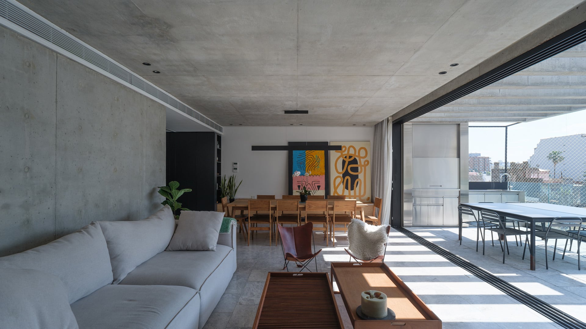 El triplex de Israel & Teper Arquitectos en Arrive Núñez fusiona la amplitud de una casa con la vida urbana de Buenos Aires