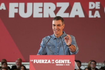 El secretario general del PSOE y presidente del Gobierno, Pedro Sánchez, durante un acto de precampaña del PSOE en Ponferrada. (Carlos Castro / Europa Press)