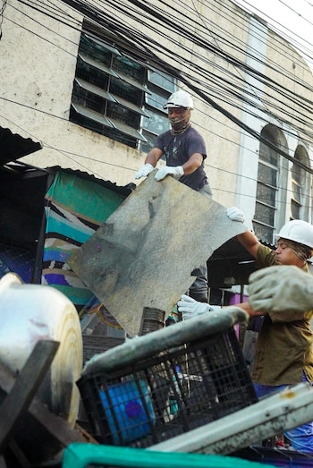 El cierre de calles principales en el Centro Histórico permitió iniciar el reordenamiento y la reubicación de comerciantes. (Foto: Alcaldía de San Salvador Centro)