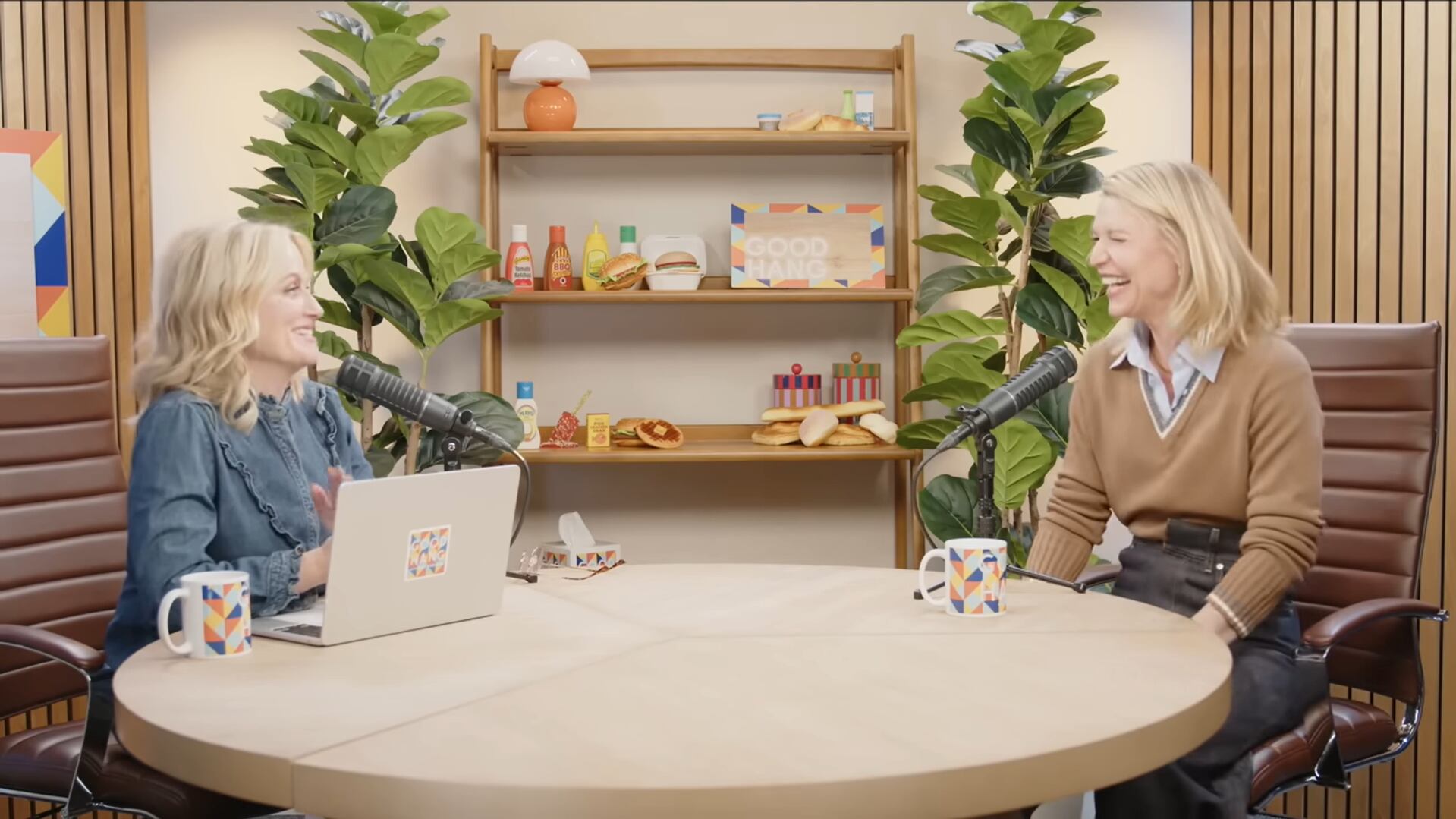 Fuera de las cámaras, Claire Danes encuentra refugio en el bordado, el yoga y las rutinas familiares de ver televisión con sus hijos y pareja (Good Hang)