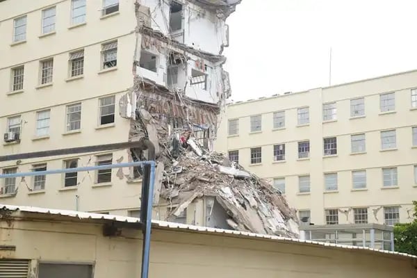 La infraestructura del HUV presentó afectaciones estimadas entre el 40 % y el 45 % tras el terremoto del 10 de agosto. - crédito Alcaldía de Cali