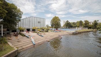 El histórico galpón de botes