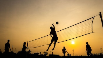 Alternar diferentes actividades físicas es mucho más beneficioso que centrarte en un solo deporte, según un estudio