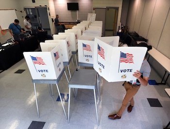 La plataforma oficial VoteTexas.gov permite verificar el centro de votación utilizando datos personales y garantiza información actualizada para las elecciones (Joe Burbank/Orlando Sentinel vía AP, archivo)
