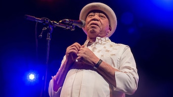 “No le estoy cerrando la puerta a Sudáfrica, le estoy cerrando la puerta a la violencia”: el gesto político del músico maliense Salif Keita