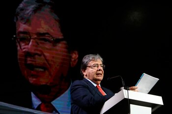 El ministro de Defensa de