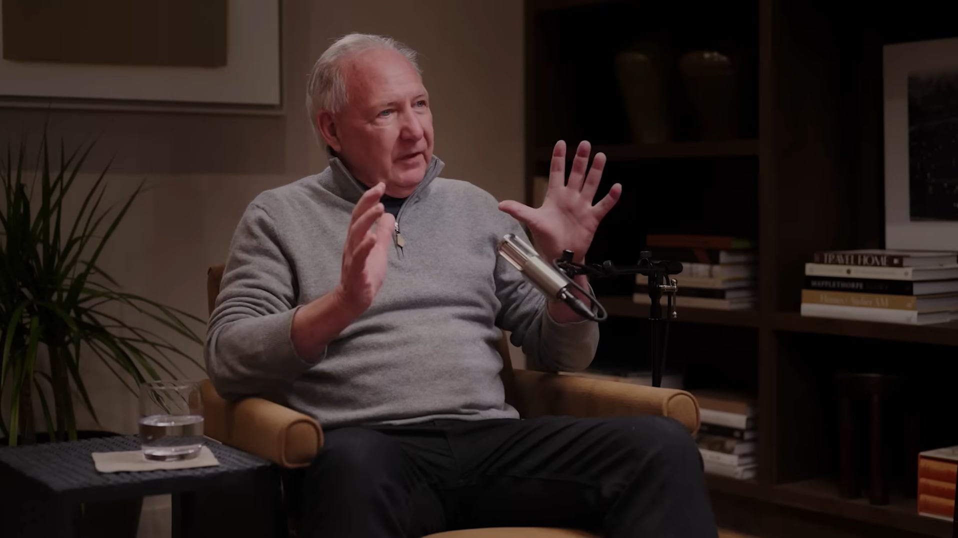 El neurocientífico Walter Greenleaf afirmó que los ejercicios cognitivos en entornos virtuales pueden revertir el declive de las funciones ejecutivas en adultos mayores (Captura de video: YouTube/@The.Living.Room.Podcast)