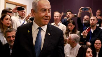 Benjamin Netanyahu llegó al tribunal de Tel Aviv para testificar por primera vez en su juicio por corrupción