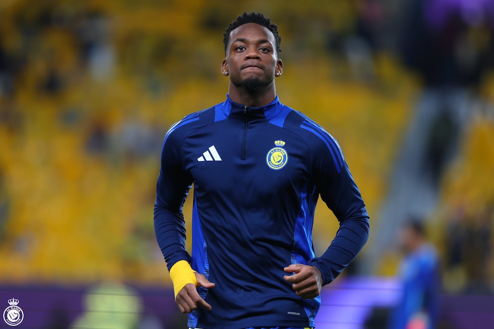 Jhon Durán in Al Nassr colors