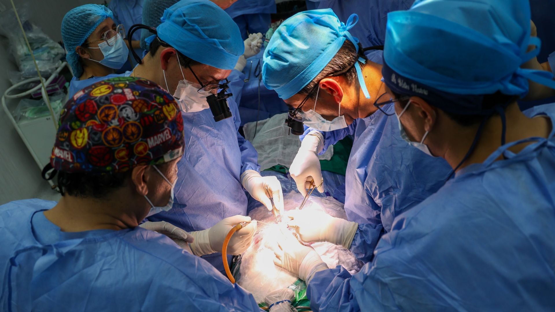 El procedimiento implicó la intervención de especialistas en medicina materno fetal, neurocirugía pediátrica, anestesiología y enfermería - Créditos: Essalud.