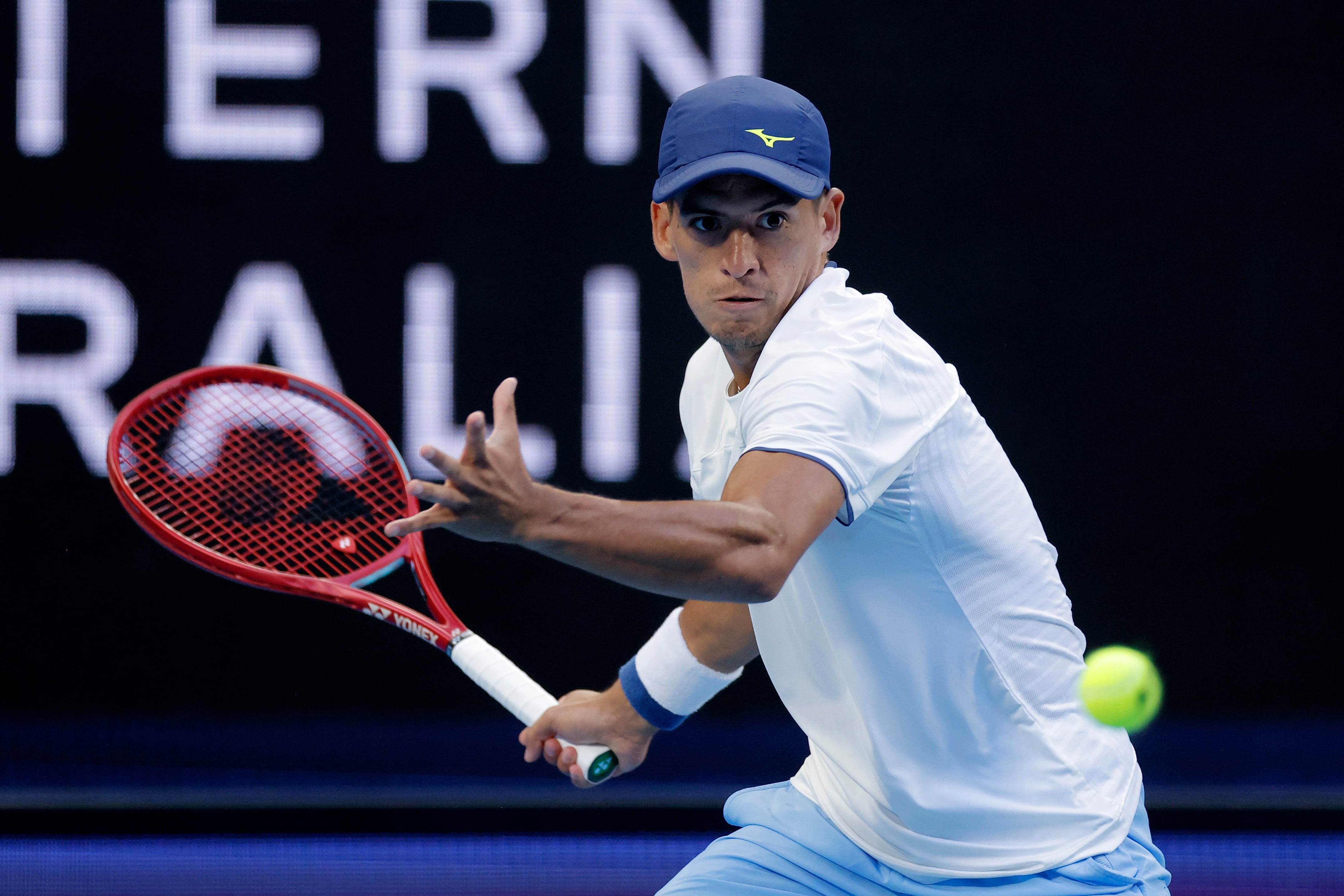 Sebastián Báez puso en ventaja al equipo argentino ante Estados Unidos al derrotar en tres sets a Taylor Fritz (Fuente: Richard Wainwright/AAP Image via AP)