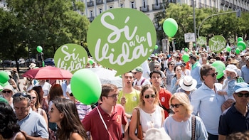 Asociaciones provida se manifiestan en Madrid contra el blindaje del aborto y piden "que se deroguen las leyes antivida"