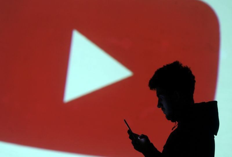 En el 2022, los videos más reproducidos por los usuarios fueron los de música urbana.(REUTERS/Dado Ruvic)