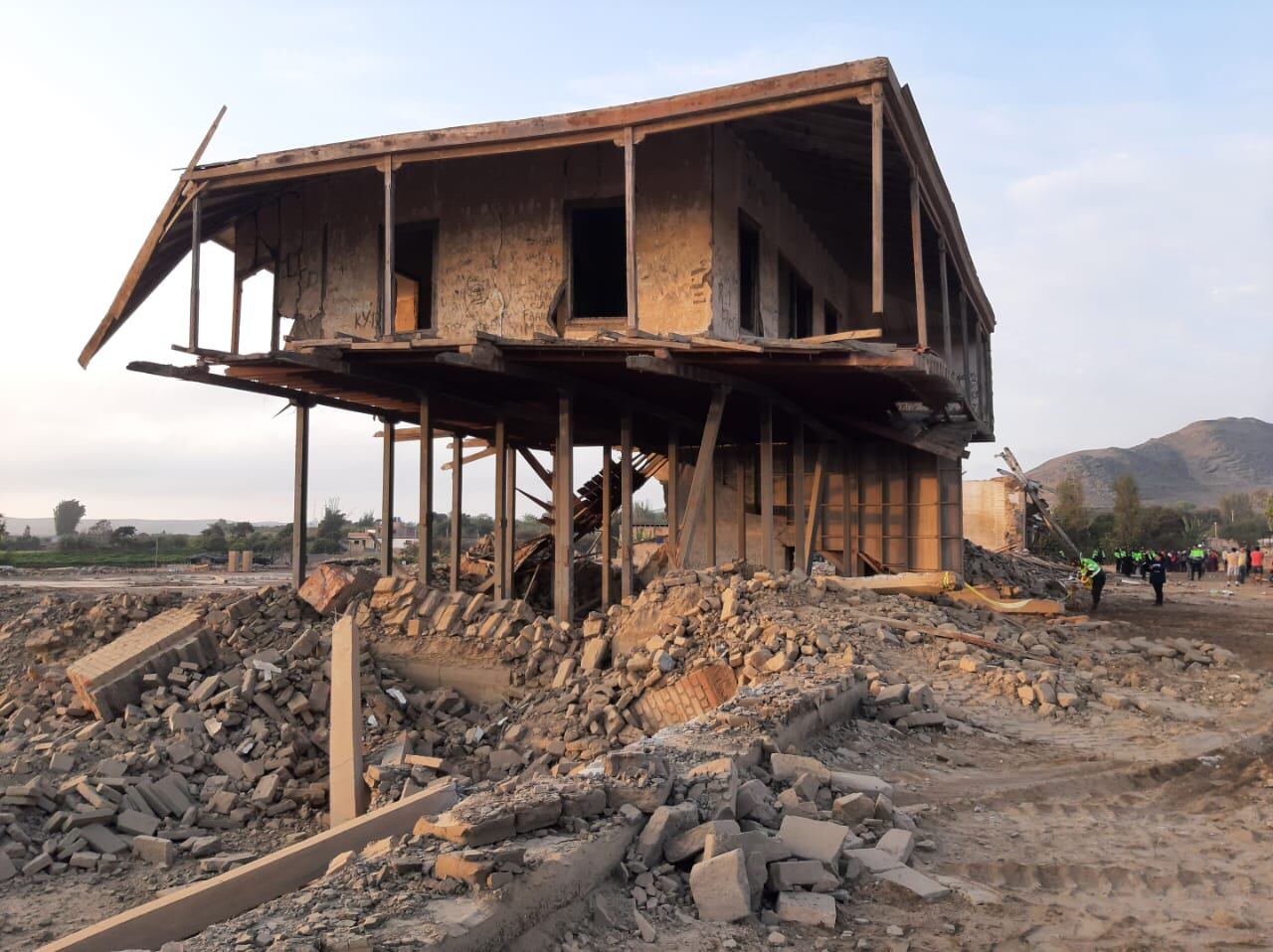 El Ministerio de Cultura confirmó la destrucción total de dos dependencias monumentales y el daño parcial de otras estructuras; la edificación principal aún se mantiene en pie. (Difusión)