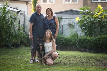 Buddy con su familia (National