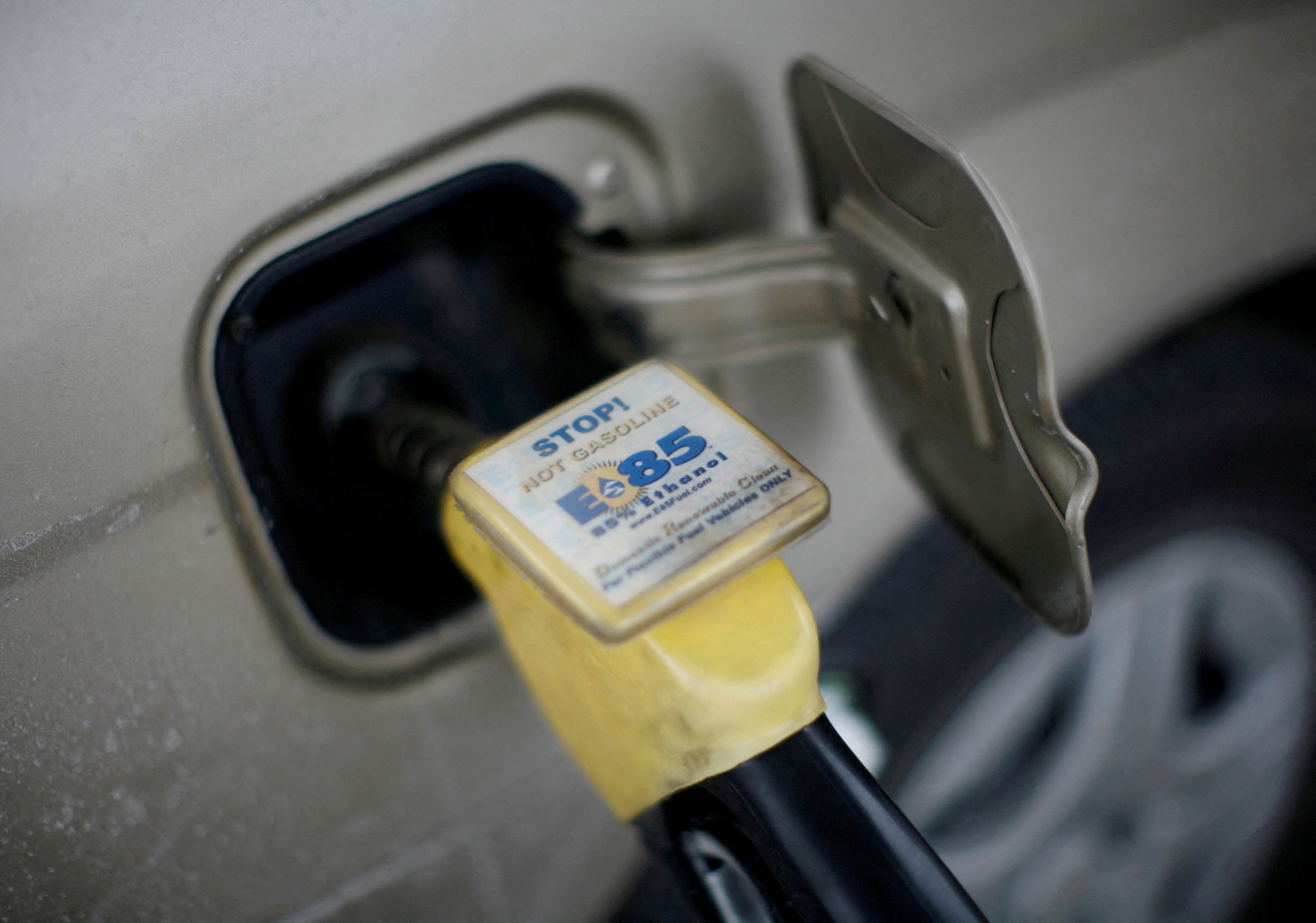 Varios estados de Estados Unidos subirán desde julio de 2026 el impuesto a la gasolina en plena temporada de verano y antes del 4 de julio (REUTERS/Jason Reed/File Photo)