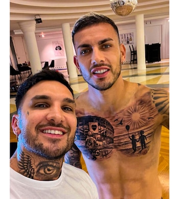 Paredes junto a Valentino Russo,