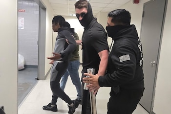 El joven hondureño, identificado únicamente como Alexander, permanece bajo custodia migratoria tras ser detenido por ICE. (FOTO: Facebook)