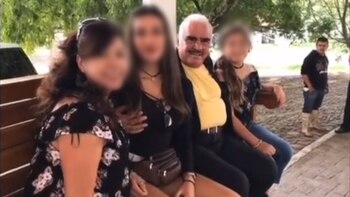 Durante la entrevista, Vicente Fernández