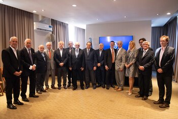 Cúneo Libarona reunió a los