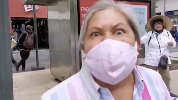 Mujer estalla contra López Obrador