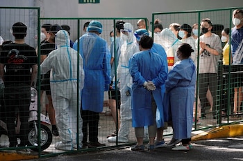 Personas en Shangai recurren a