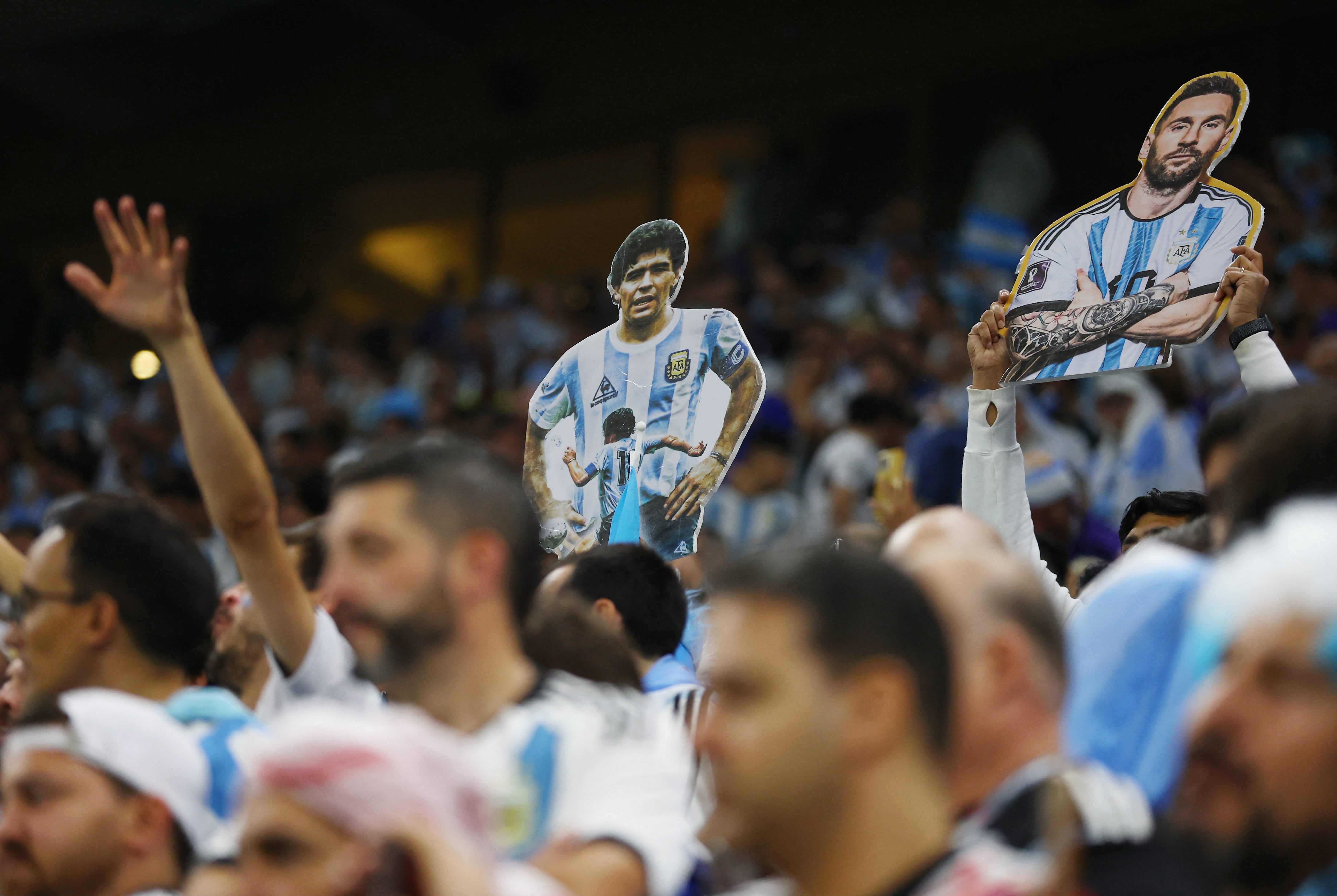 Hinchas expresaron su preocupación por el acceso al agua y cuestionaron la aplicación de la nueva regulación durante el certamen (REUTERS/Hannah Mckay/Archivo)