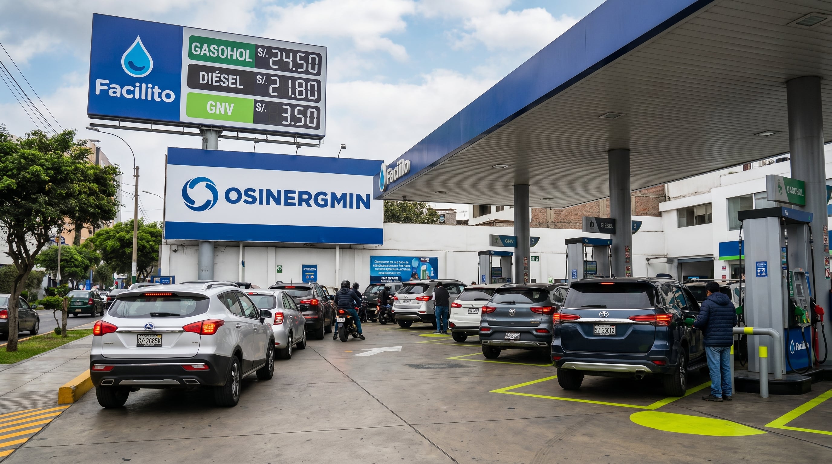 Consumidores hacen fila para abastecer sus vehículos en una estación de servicio urbana en Lima, Perú, donde un letrero digital muestra los altos precios del gasohol, diésel y GNV, con logos de Facilito y OSINERGMIN visibles. (Imagen Ilustrativa Infobae)