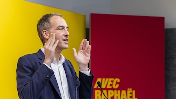 Raphaël Glucksmann gana de forma aplastante las primarias presidenciales socialistas en Francia