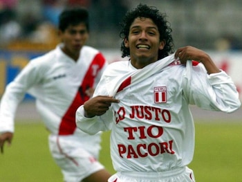 Reimond Manco celebrando un gol