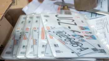 Cambio de placas en abril