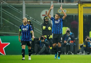 Luis Muriel celebra uno de