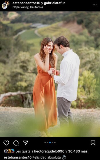 Gabriela Tafur recibió en anillo