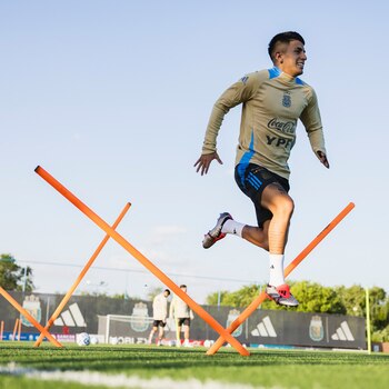 El salto de Thiago Almada (@afaseleccion)