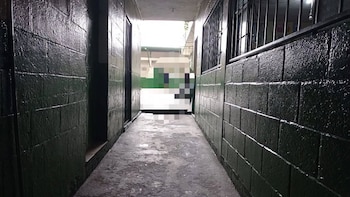 Denuncian a maestro de acoso sexual y abusos en un establecimiento público de Guatemala