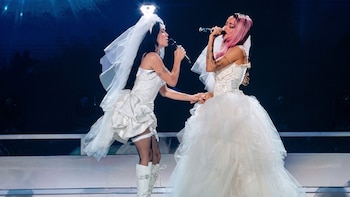 Lali y Tini revolucionaron River con sus impactantes looks de novia: los detalles de moda que marcaron la noche