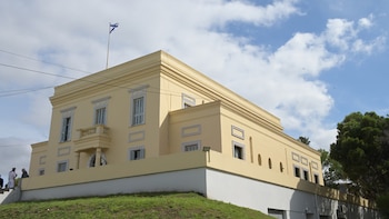 DEF visitó Casa Amarilla, como