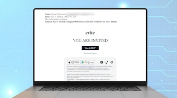 Una laptop abierta muestra un correo electrónico de Evite con una invitación de Alyssa Williamson en su pantalla. El fondo es un patrón digital azul claro.