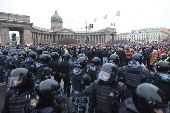 23/01/2021 Policías y manifestantes durante